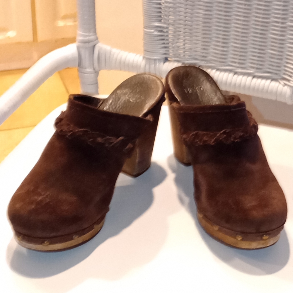 UGG Women's Clogs size 7 71/2 with heel